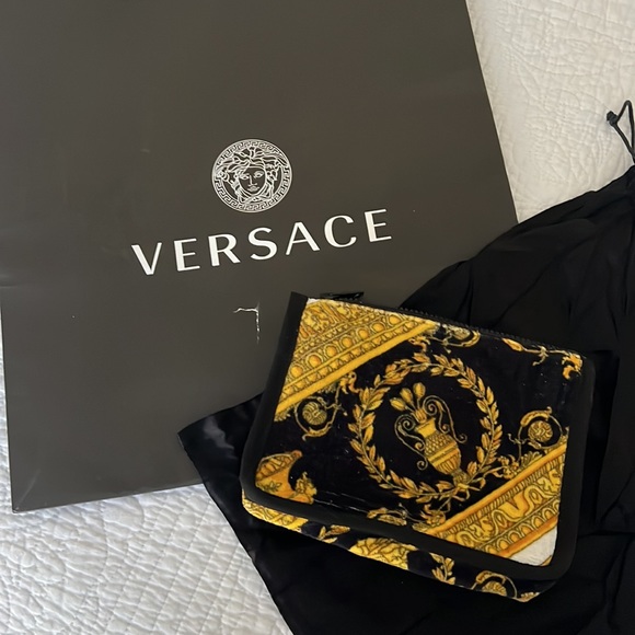 Versace - Picture 4 of 8
